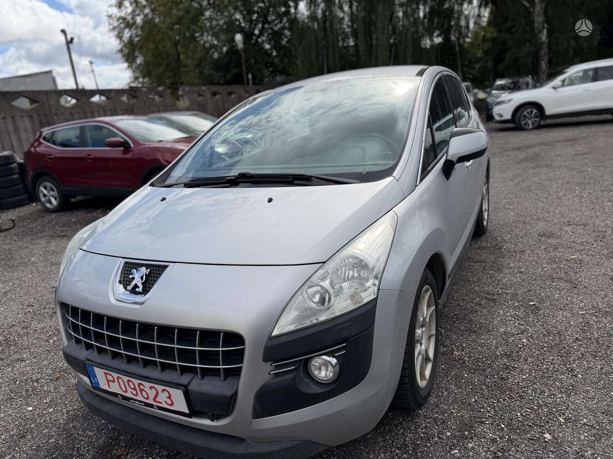Peugeot 3008 2010 — interior
