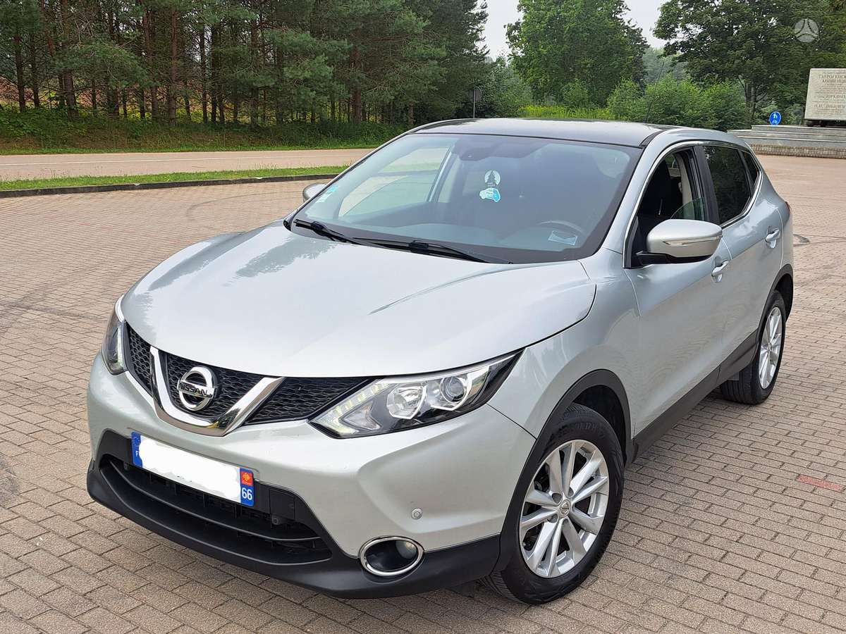 Nissan Qashqai 2014 — rear view
