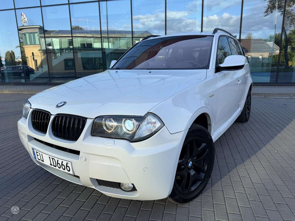 BMW X3 2010 — rear view