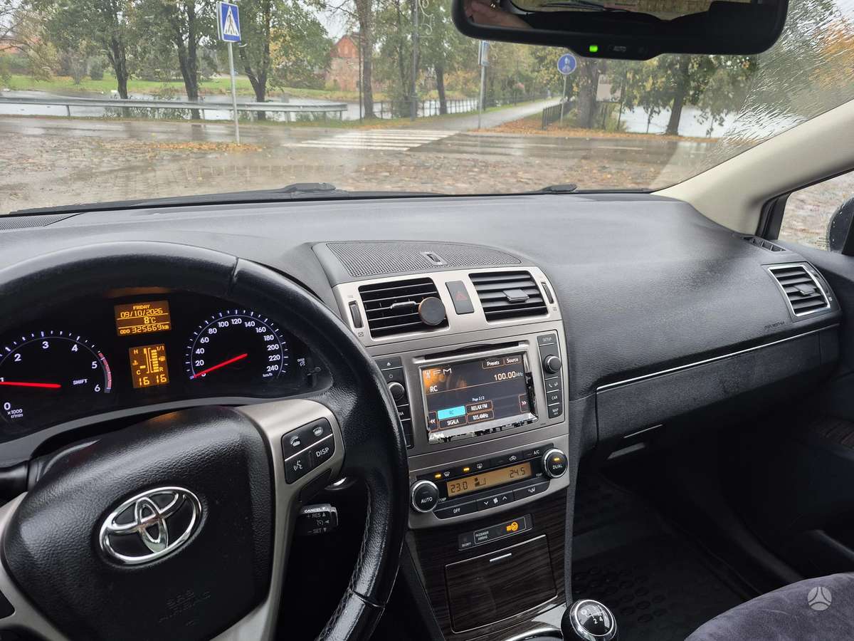 Toyota Avensis 2012 — photo 11