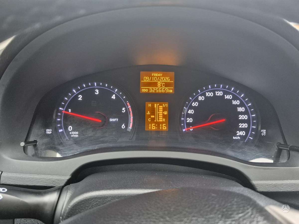 Toyota Avensis 2012 — photo 12