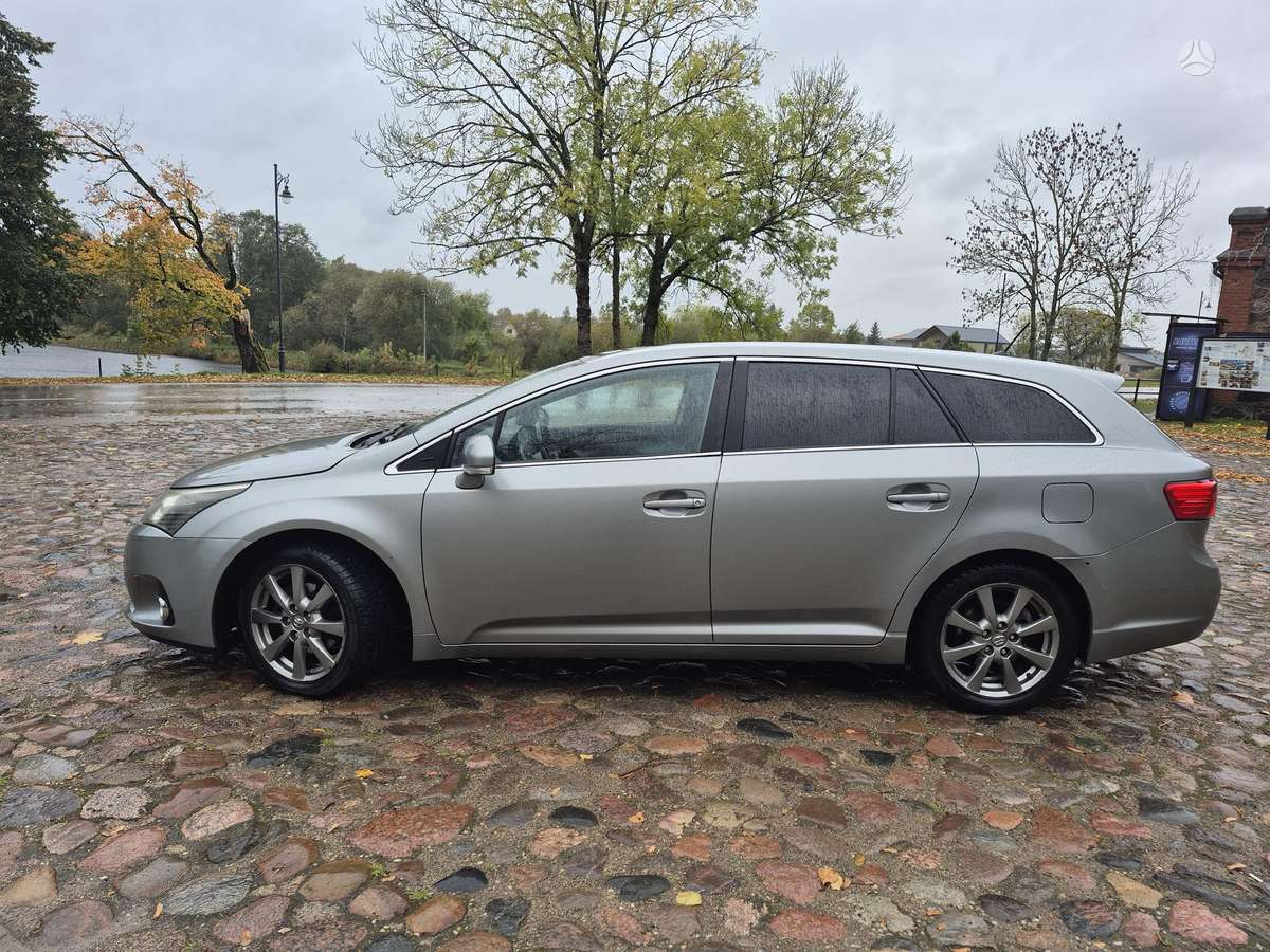 Toyota Avensis 2012 — engine 1998 cm³, 124 HP (91kW)
