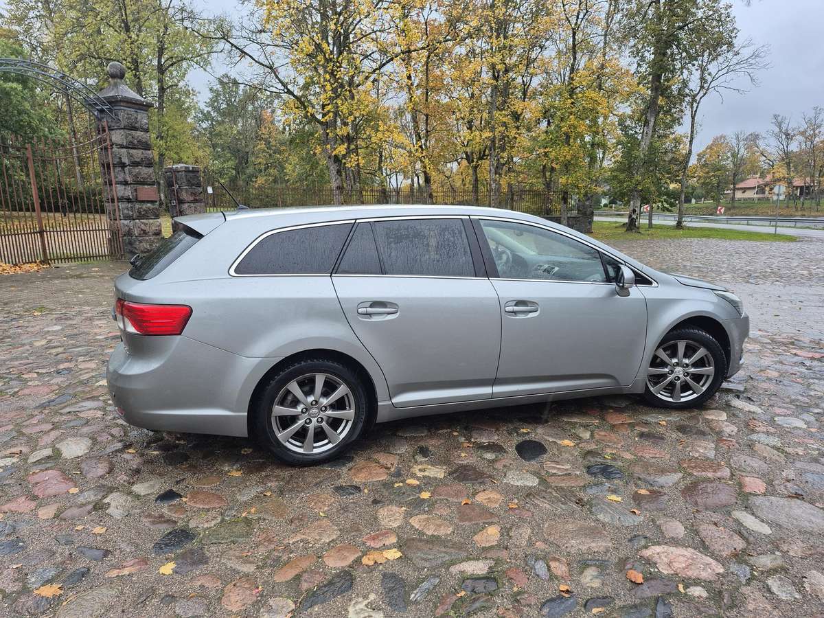 Toyota Avensis 2012 — photo 5