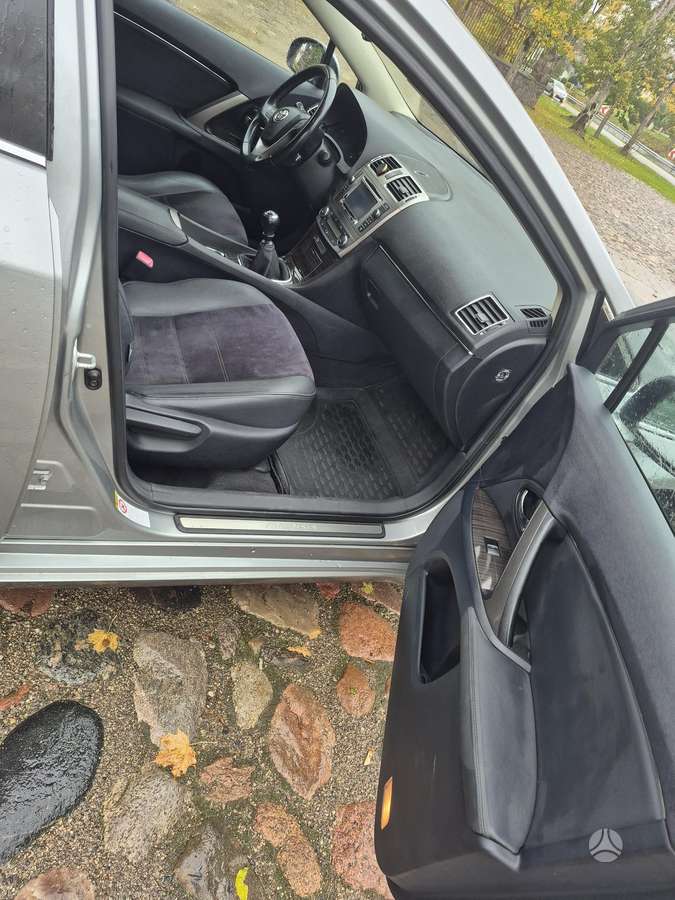 Toyota Avensis 2012 — photo 7