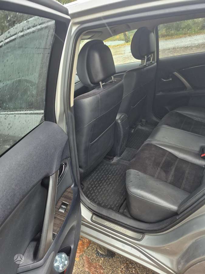 Toyota Avensis 2012 — photo 8