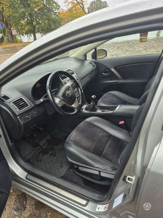 Toyota Avensis 2012 — photo 9