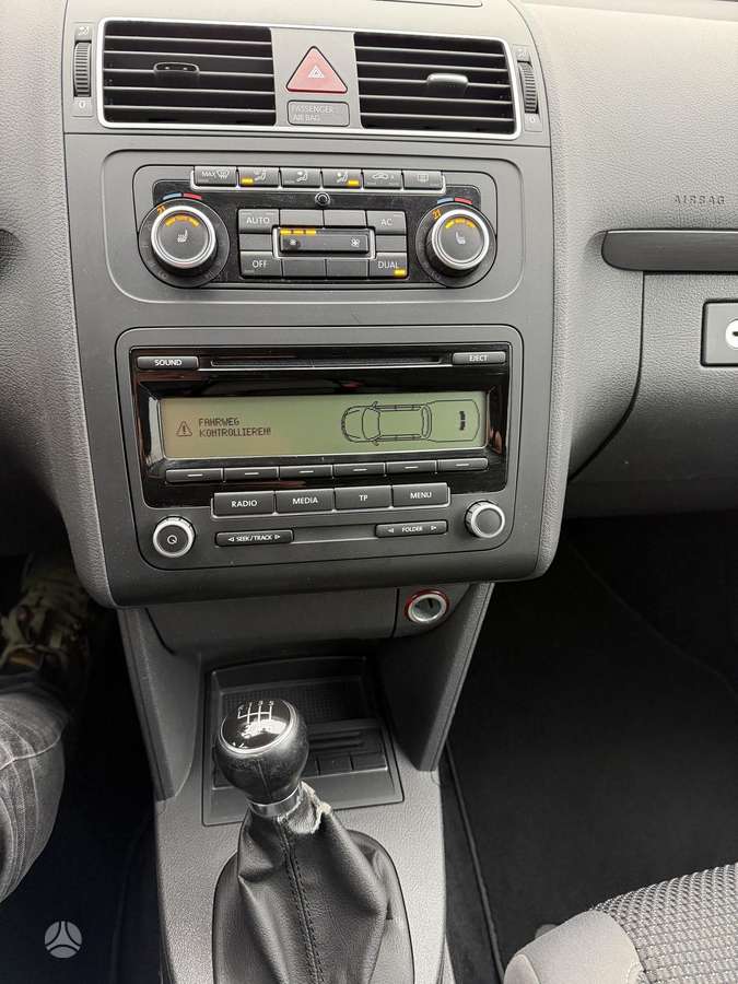 Volkswagen Touran 2011 — photo 10