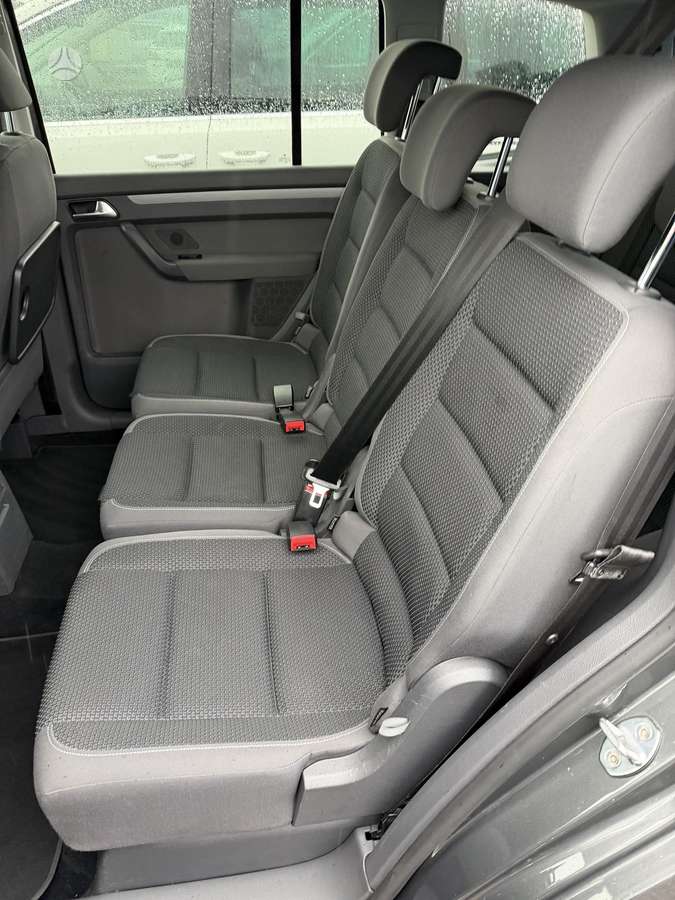 Volkswagen Touran 2011 — photo 11