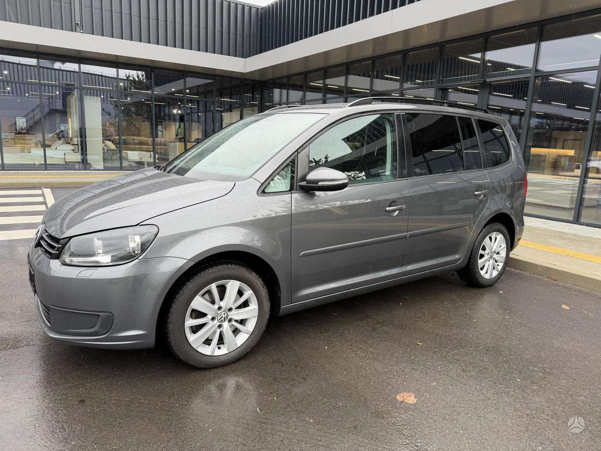 Volkswagen Touran 2011 — rear view