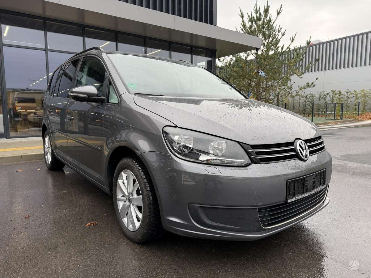 Volkswagen Touran 2011 — interior