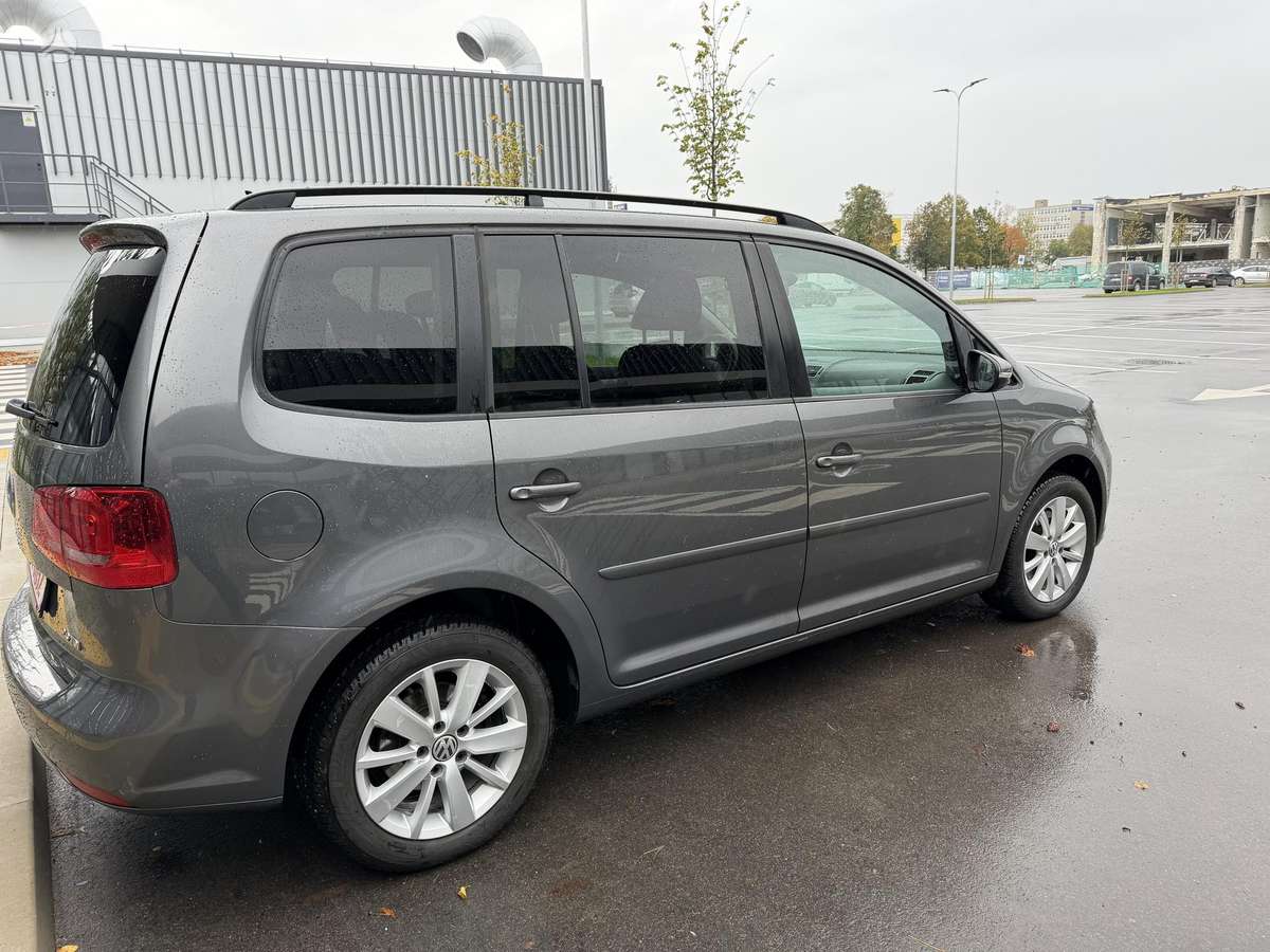 Volkswagen Touran 2011 — engine 1968 cm³, 140 HP (103kW)