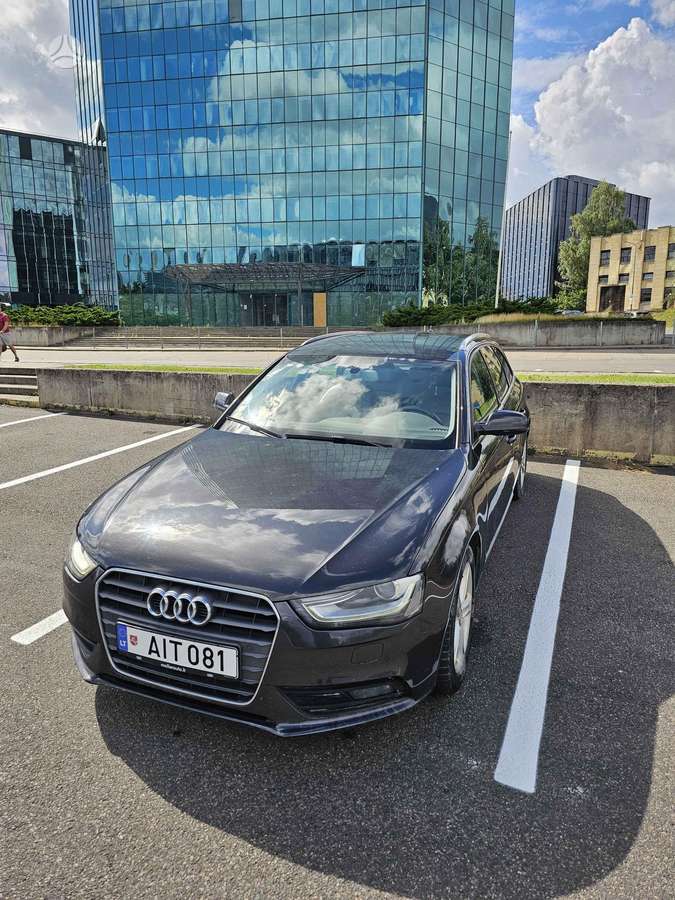 Audi A4 2012 — салон