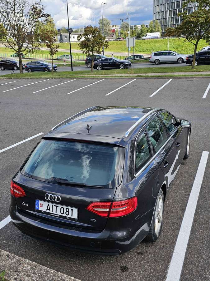 Audi A4 2012 — двигун 1968 cm³, 143 HP (105kW)