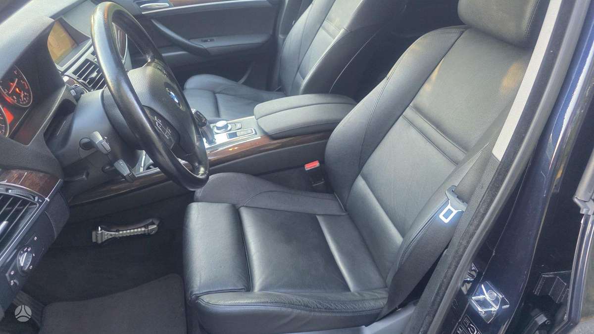 BMW X5 2009 — photo 17