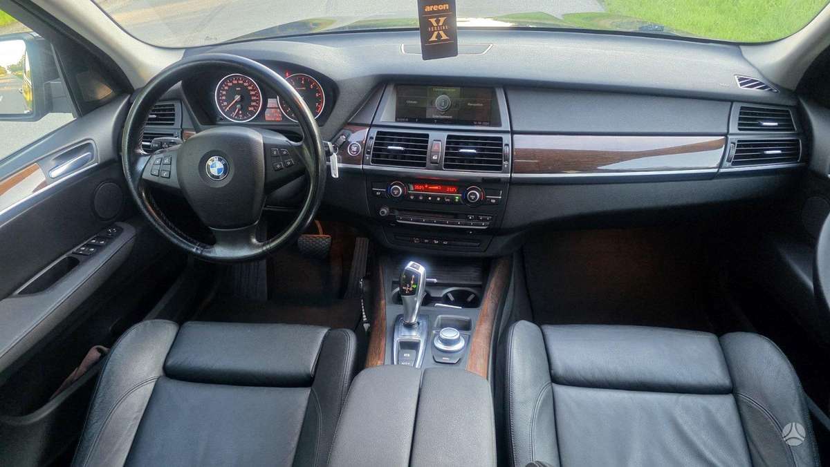 BMW X5 2009 — photo 20