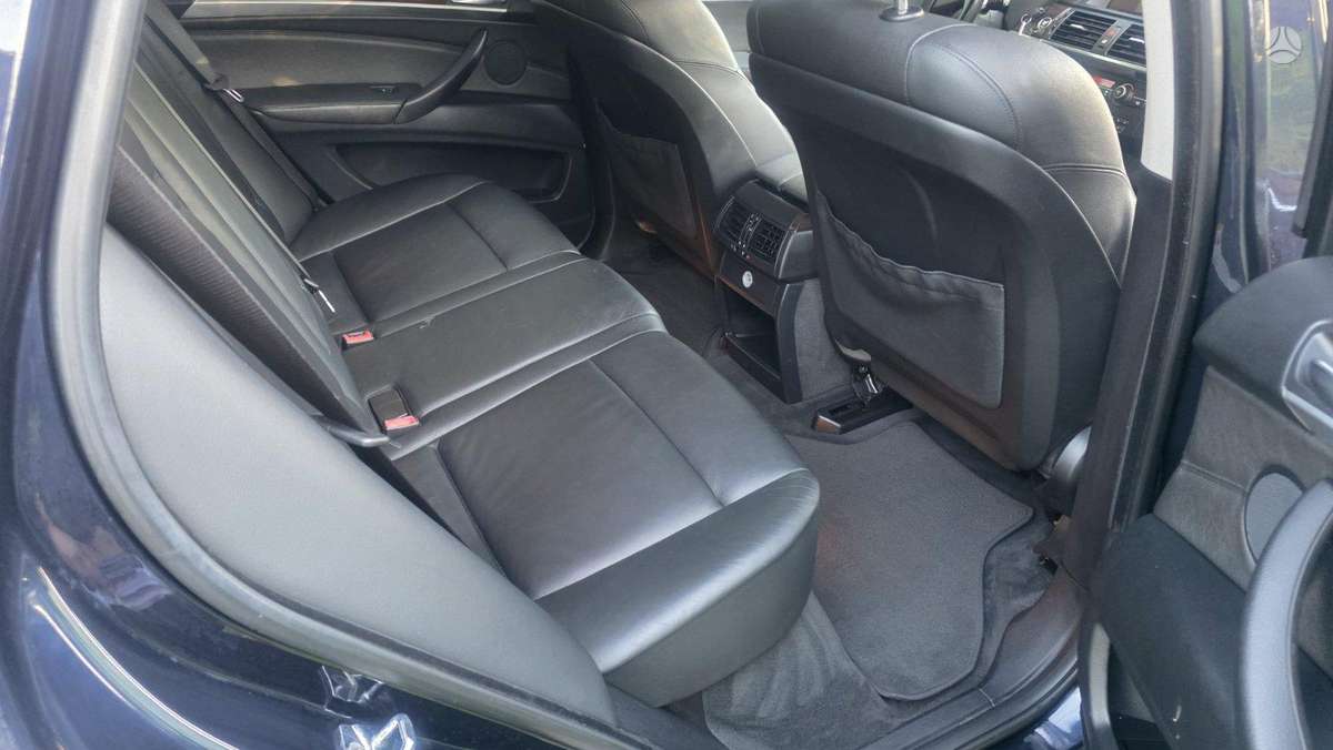 BMW X5 2009 — photo 23