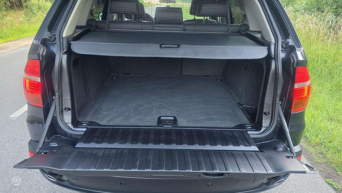 BMW X5 2009 — photo 28