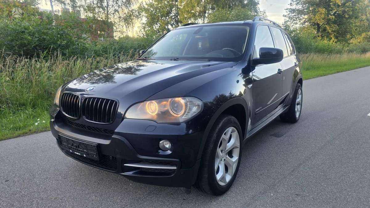 BMW X5 2009 — interior