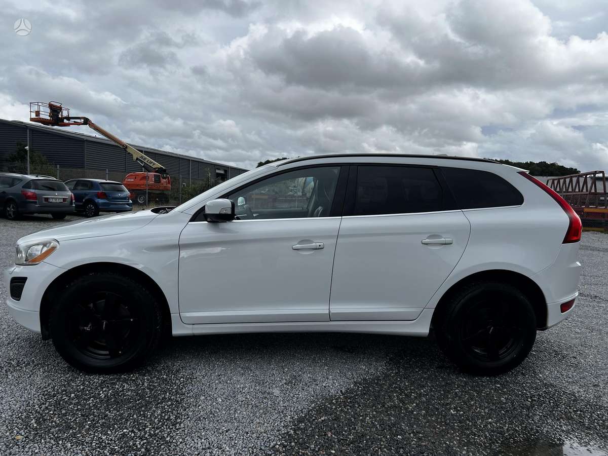 Volvo XC60 2013 — салон