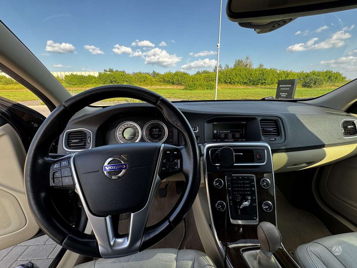 Volvo V60 2011 — photo 10