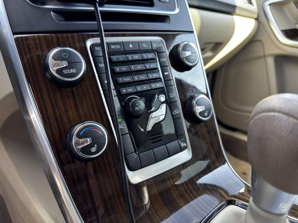 Volvo V60 2011 — photo 11