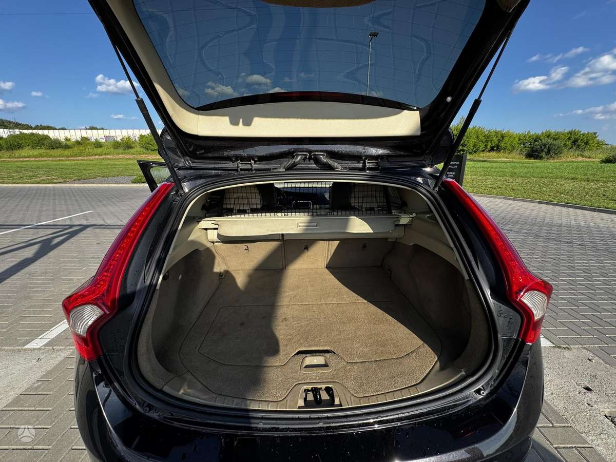 Volvo V60 2011 — photo 14