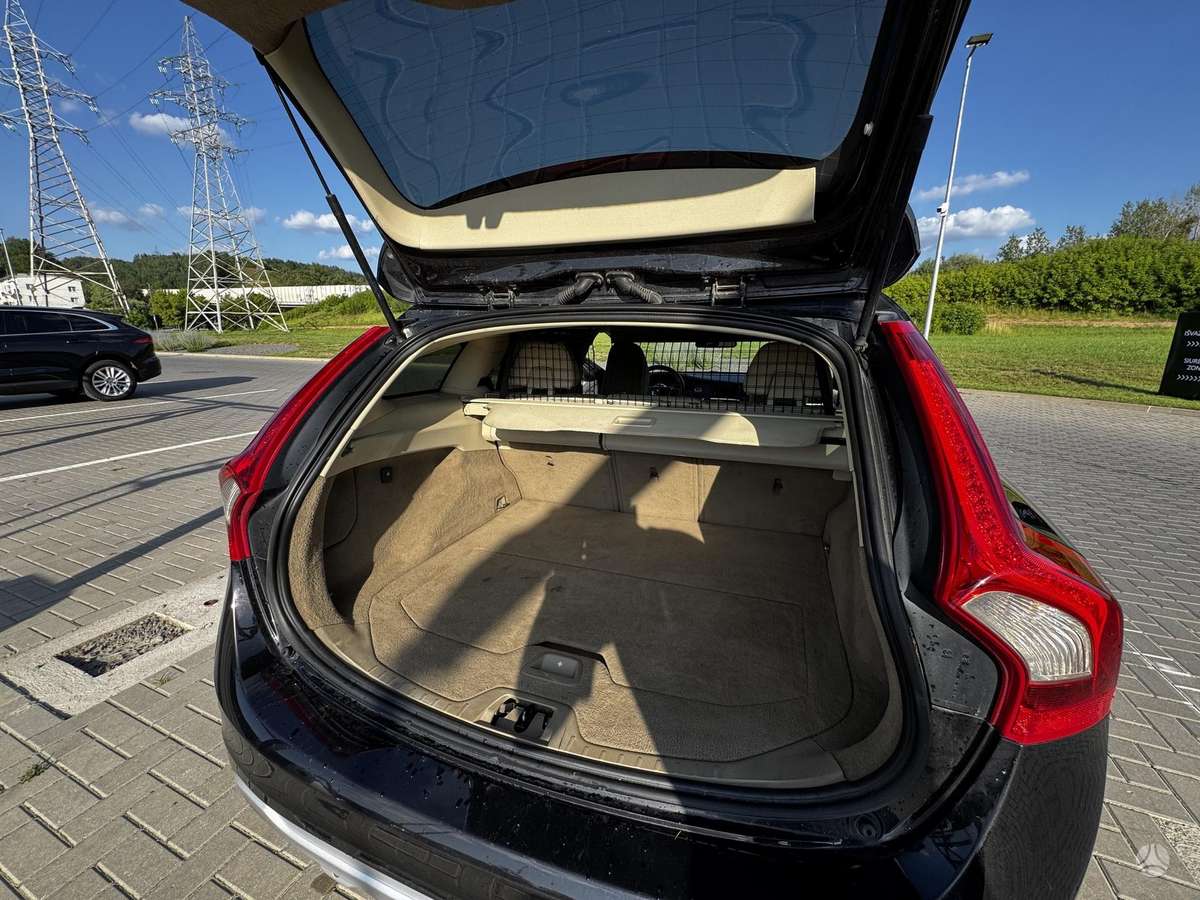 Volvo V60 2011 — photo 15