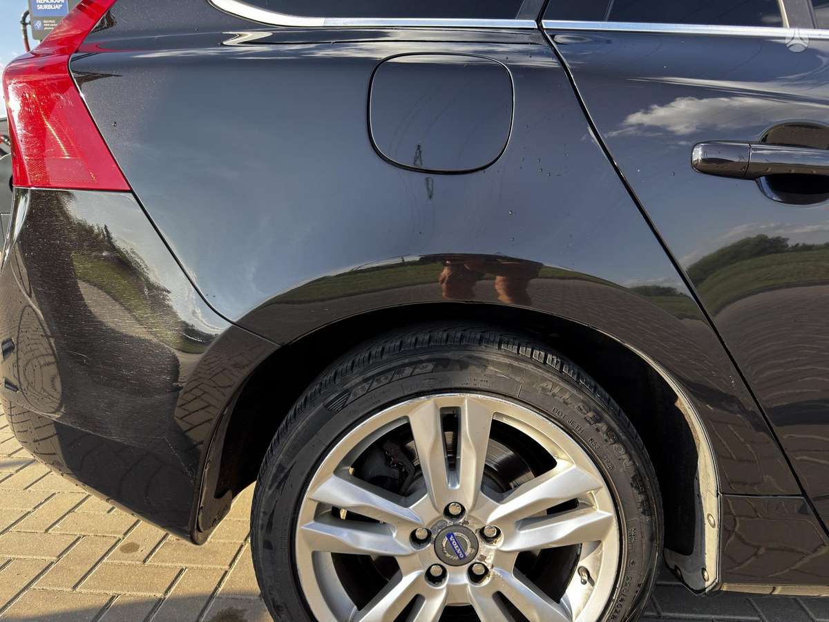 Volvo V60 2011 — photo 17