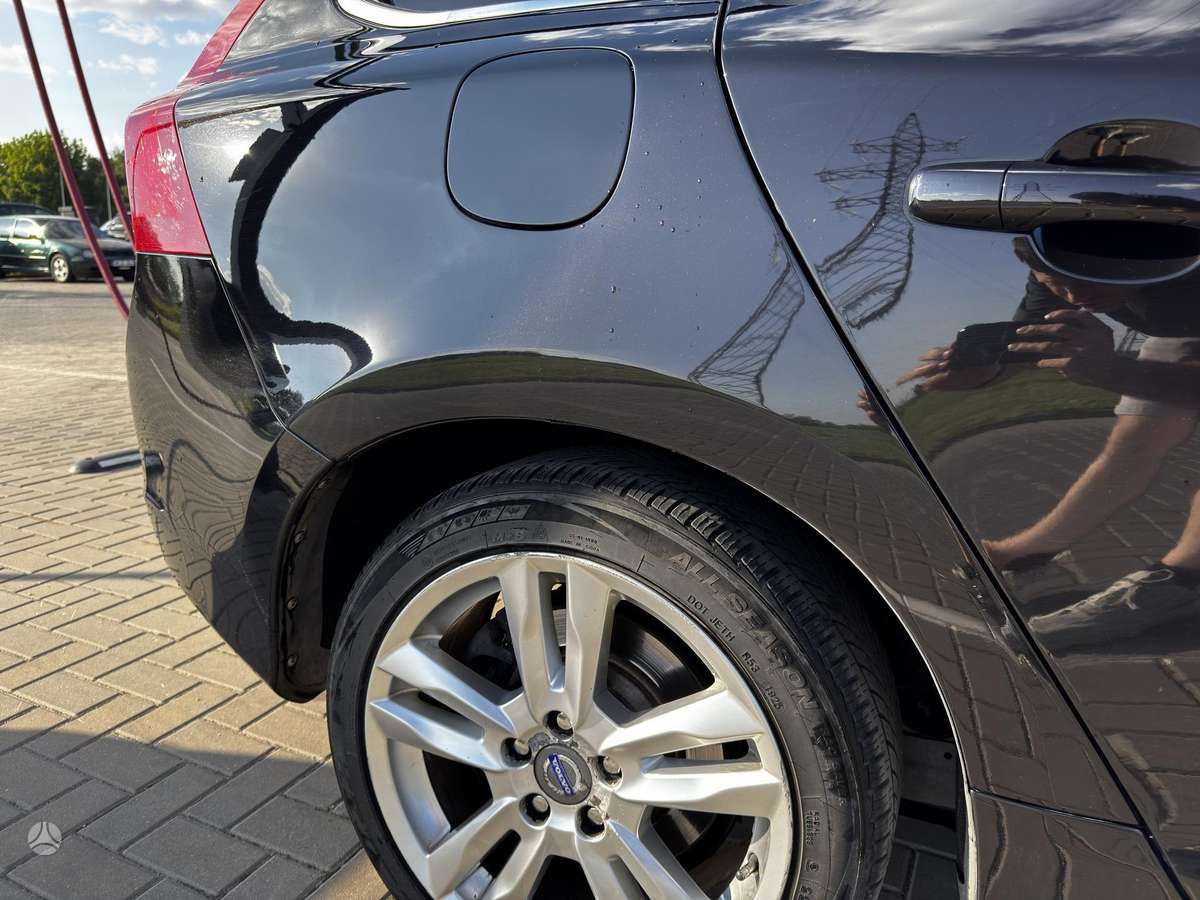 Volvo V60 2011 — photo 18
