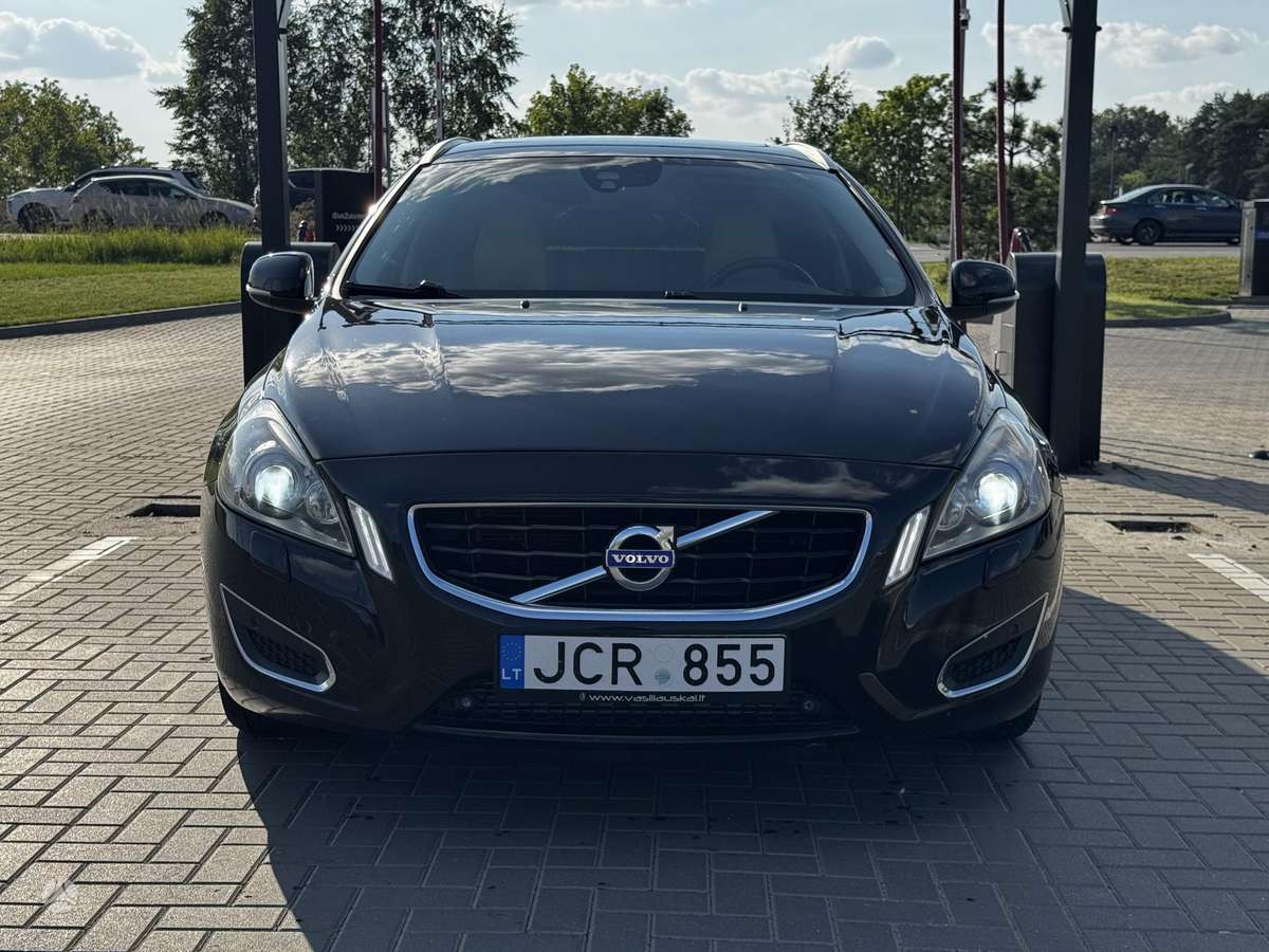 Volvo V60 2011 — rear view