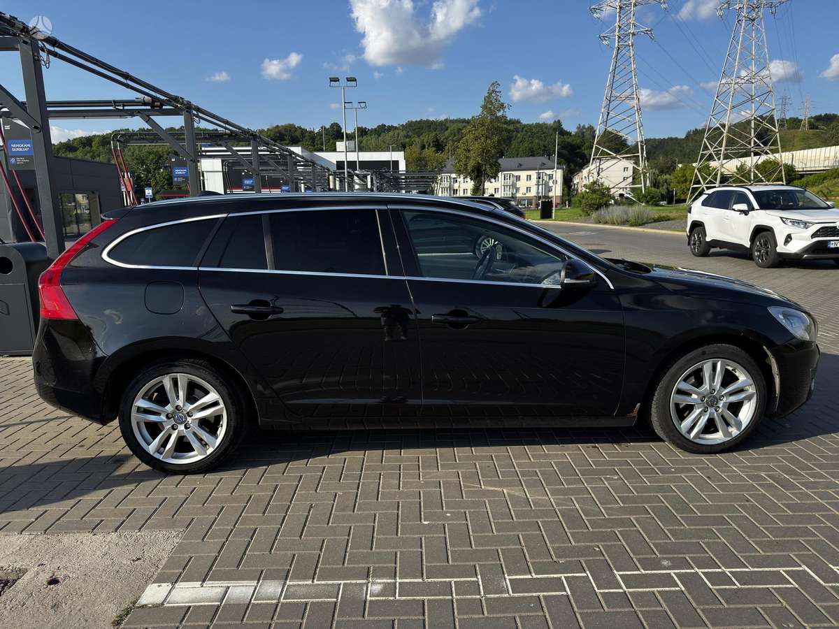 Volvo V60 2011 — engine 1984 cm³, 163 HP (120kW)