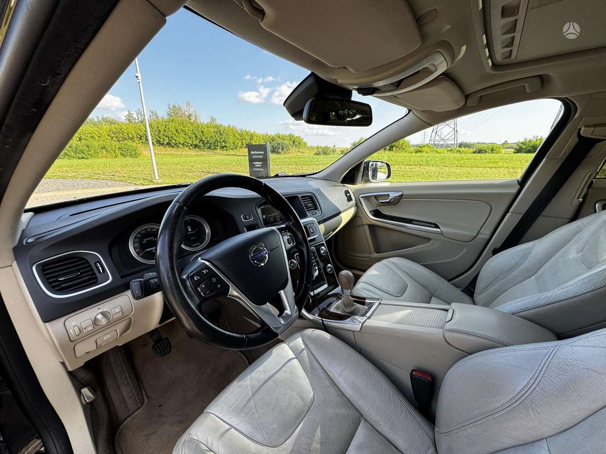 Volvo V60 2011 — photo 8