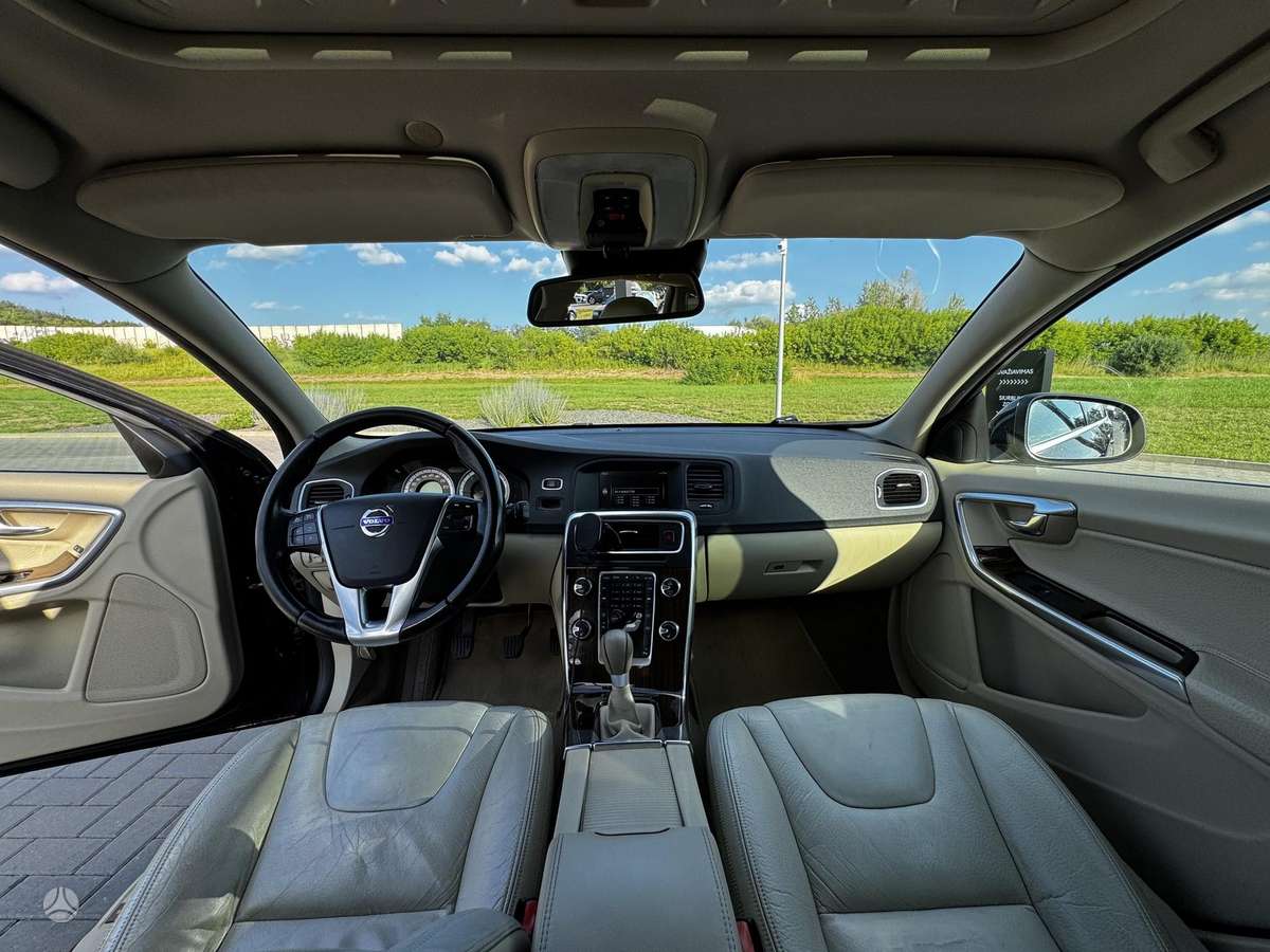 Volvo V60 2011 — photo 9