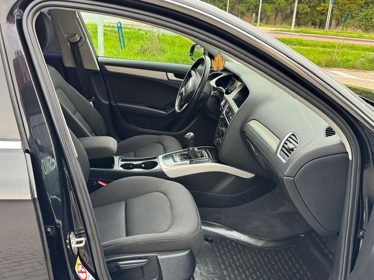 Audi A4 2011 — photo 15