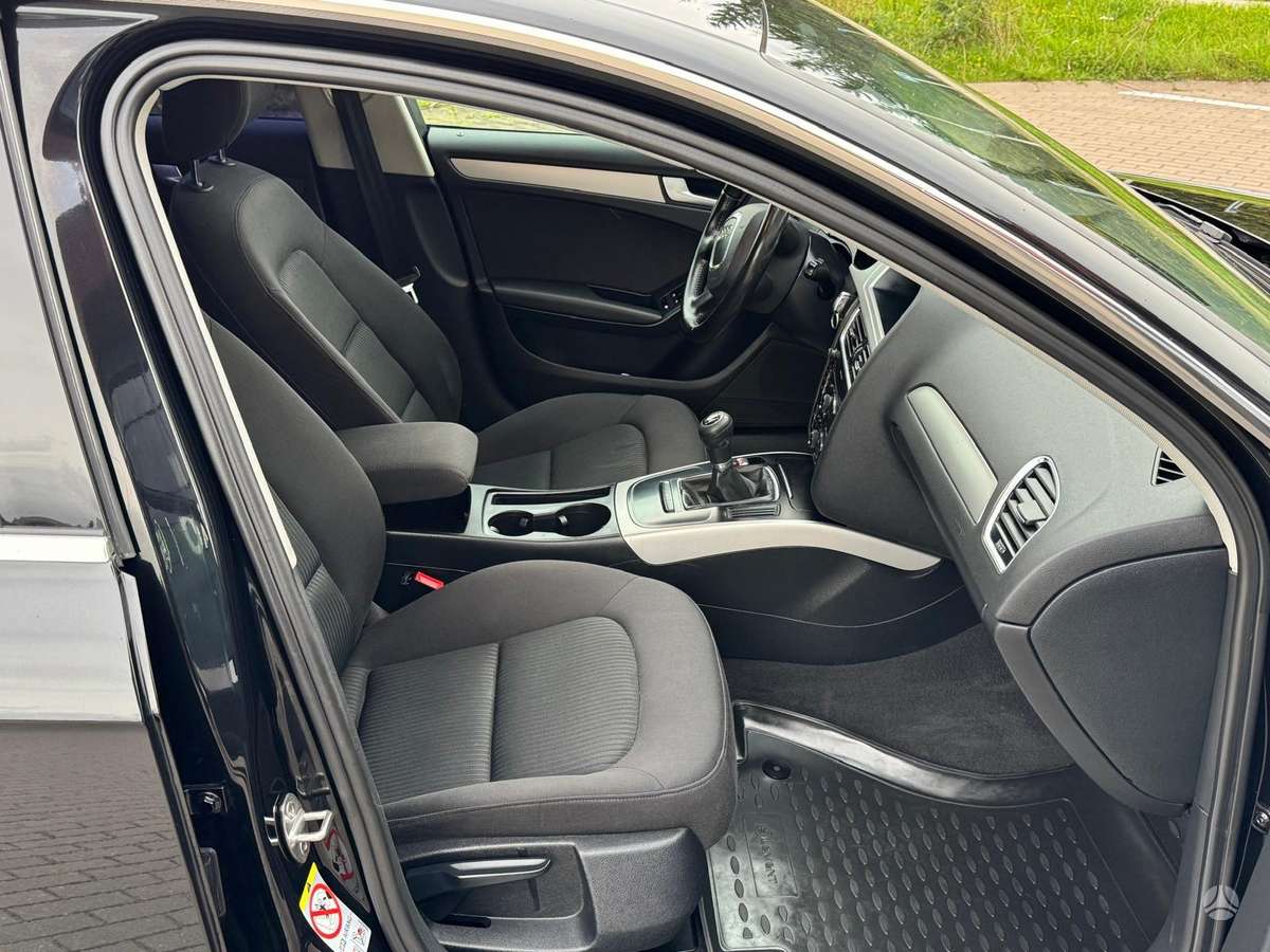 Audi A4 2011 — photo 17