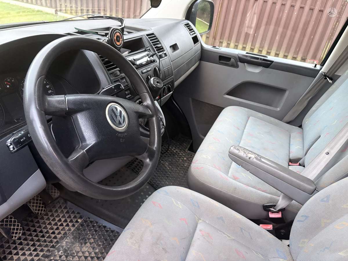 Volkswagen Transporter 2006 — салон