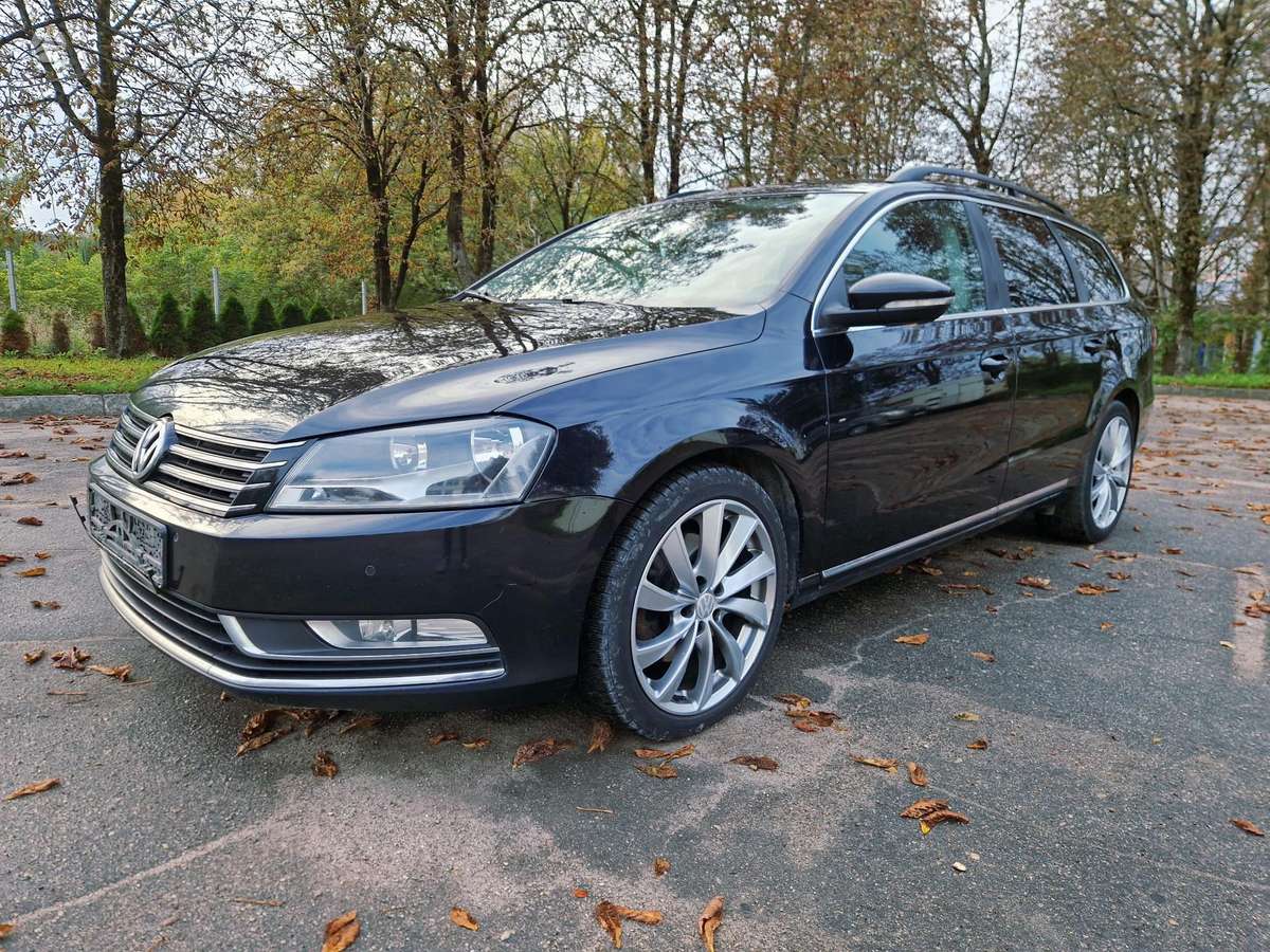 Volkswagen Passat 2011 — вигляд ззаду