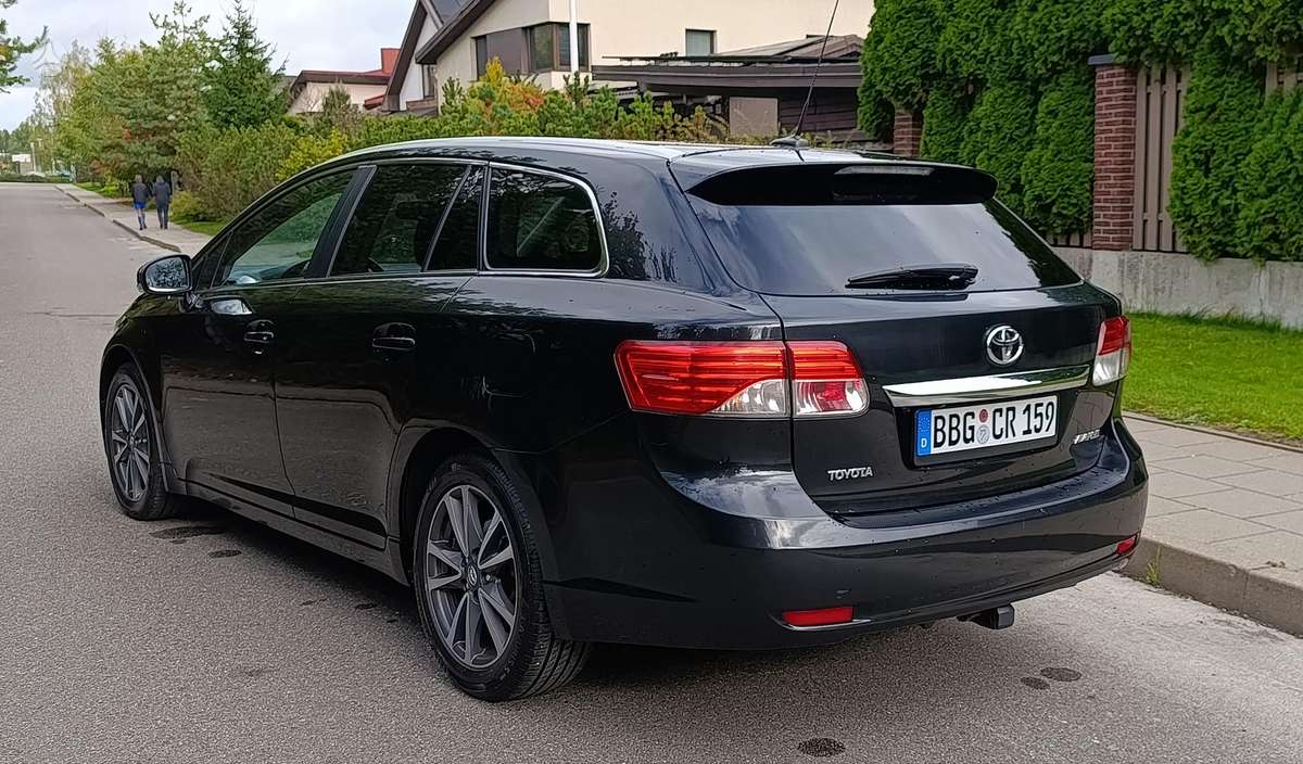 Toyota Avensis 2015 — engine 2200 cm³, 150 HP (110kW)