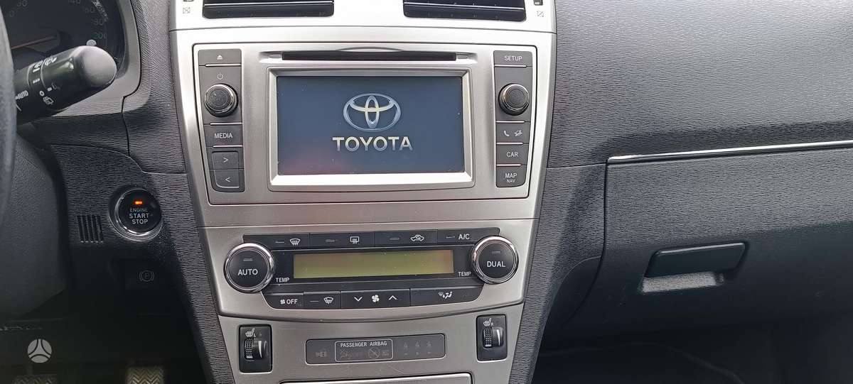 Toyota Avensis 2015 — photo 8