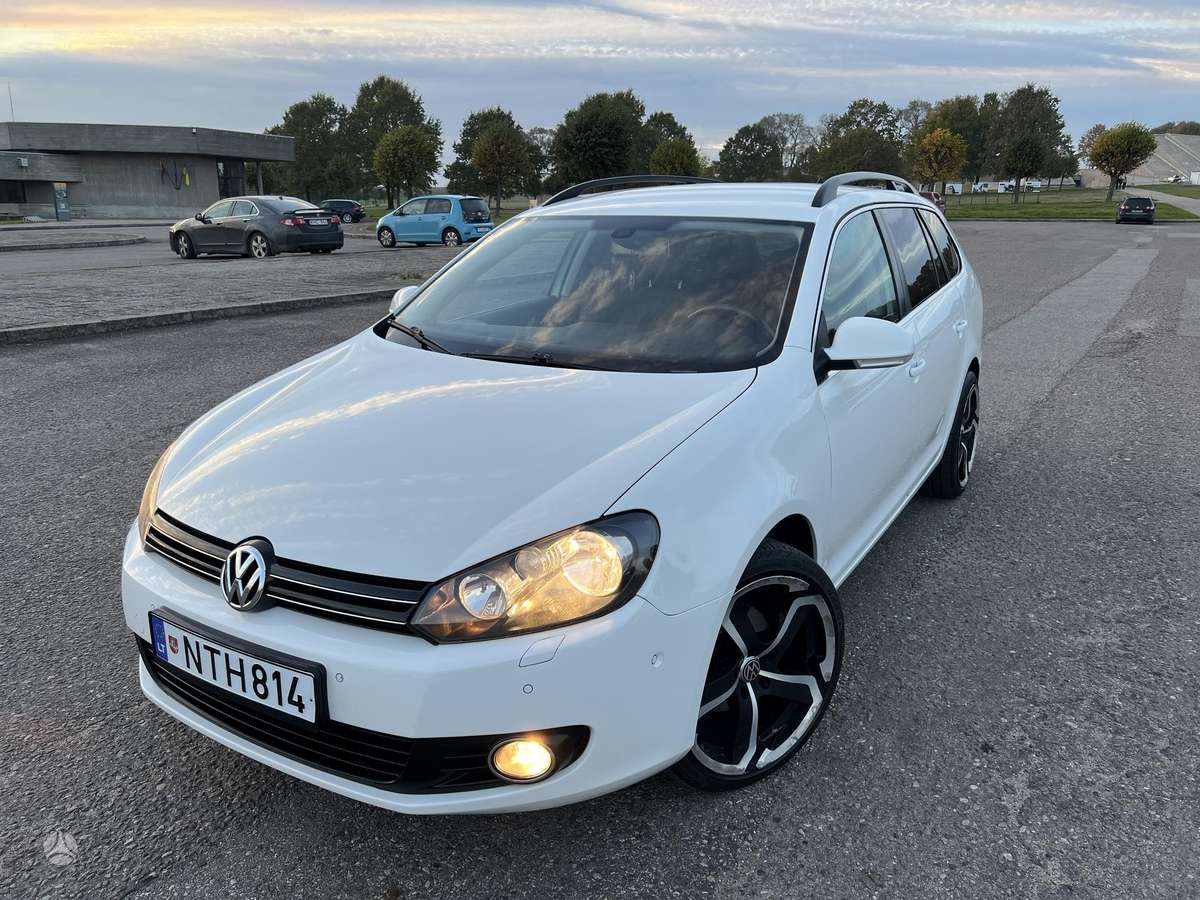 Volkswagen Golf 2012 — rear view