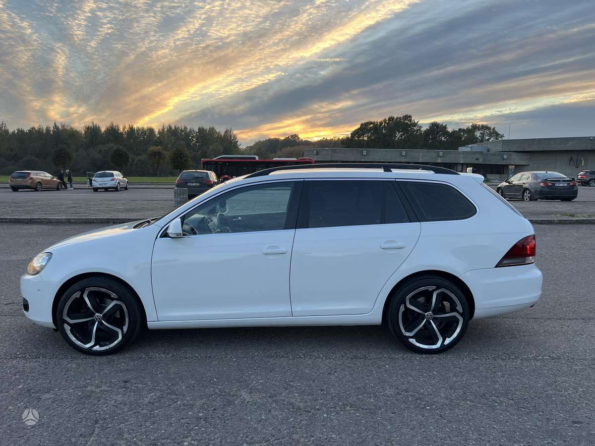 Volkswagen Golf 2012 — engine 1598 cm³, 105 HP (77kW)