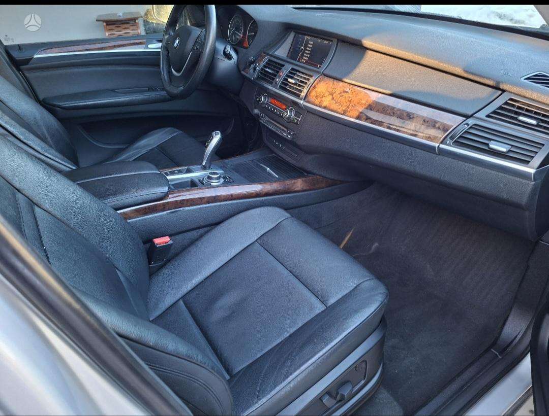 BMW X5 2011 — photo 15