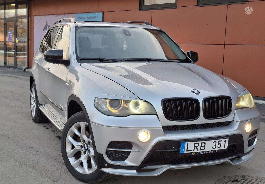 BMW X5 2011 — rear view