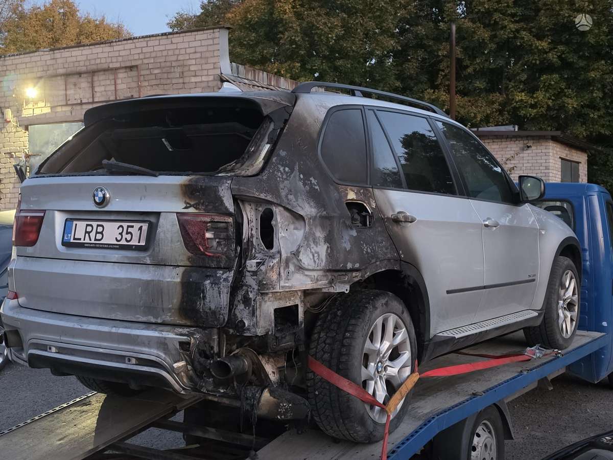 BMW X5 2011 — photo 22