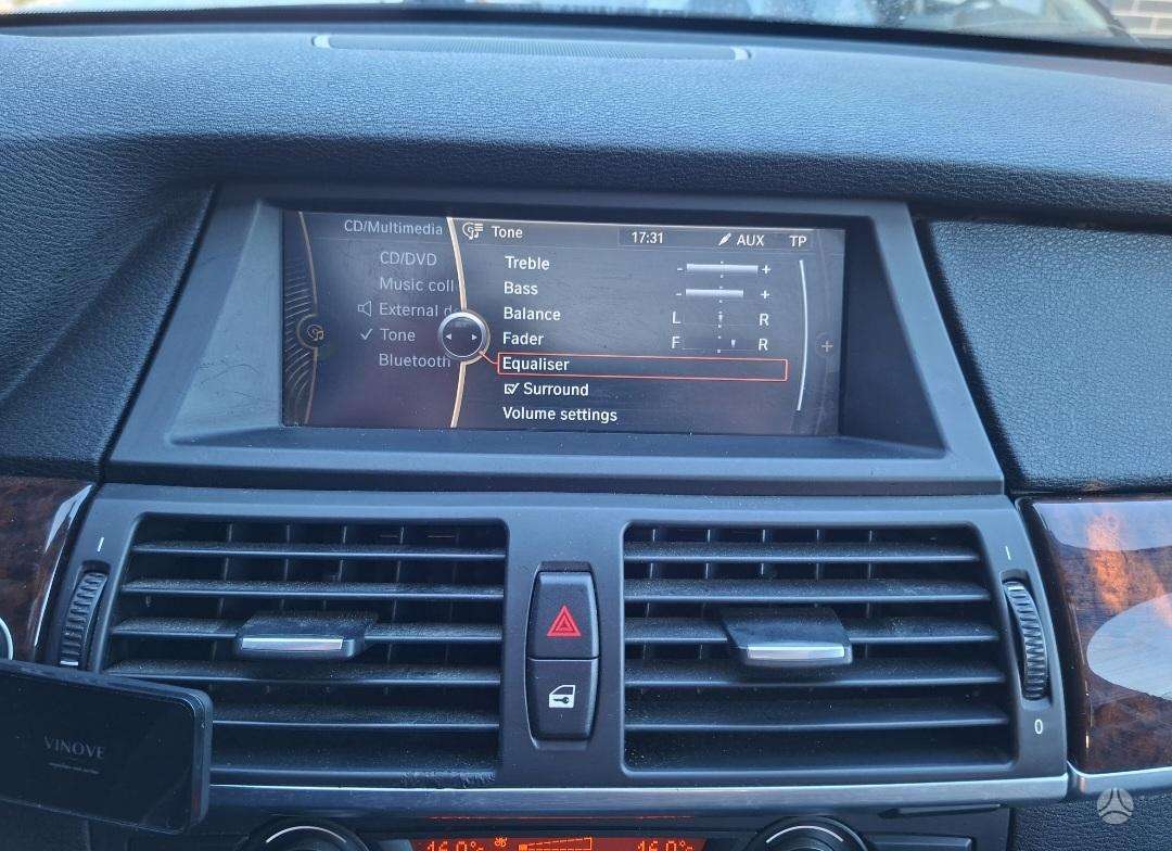 BMW X5 2011 — photo 8