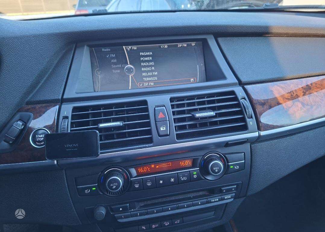 BMW X5 2011 — photo 9