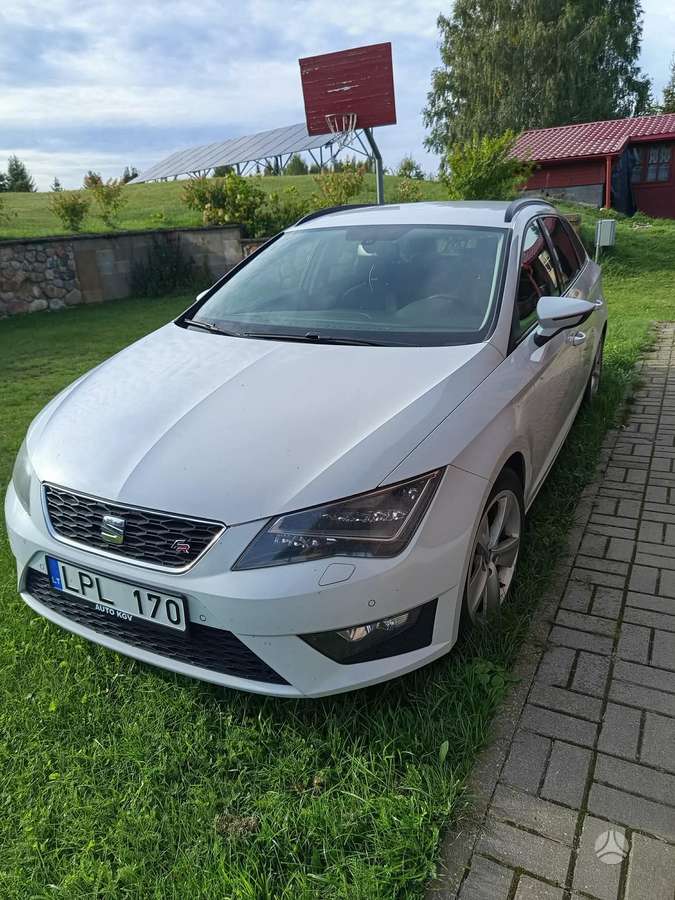 Seat Leon 2014 — rear view