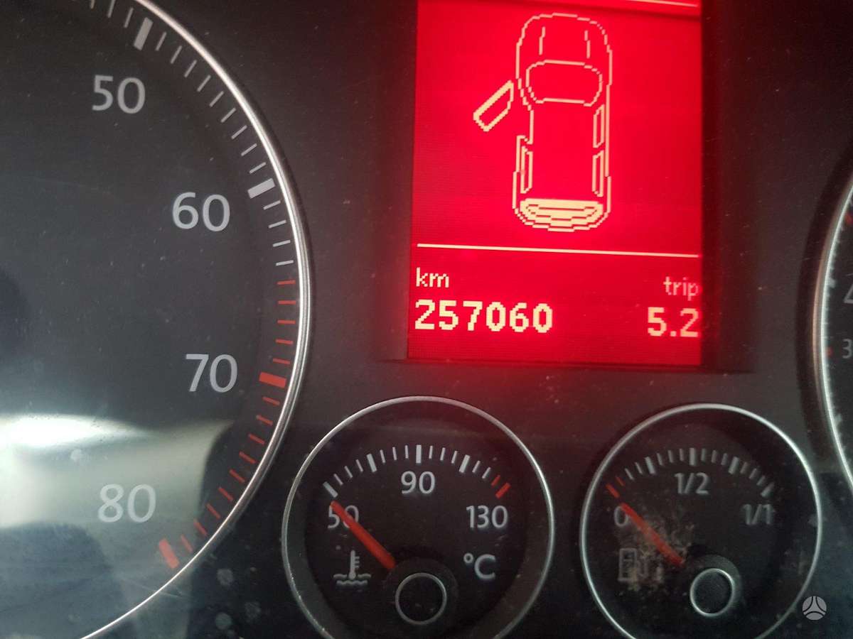 Volkswagen Touran 2010 — photo 10