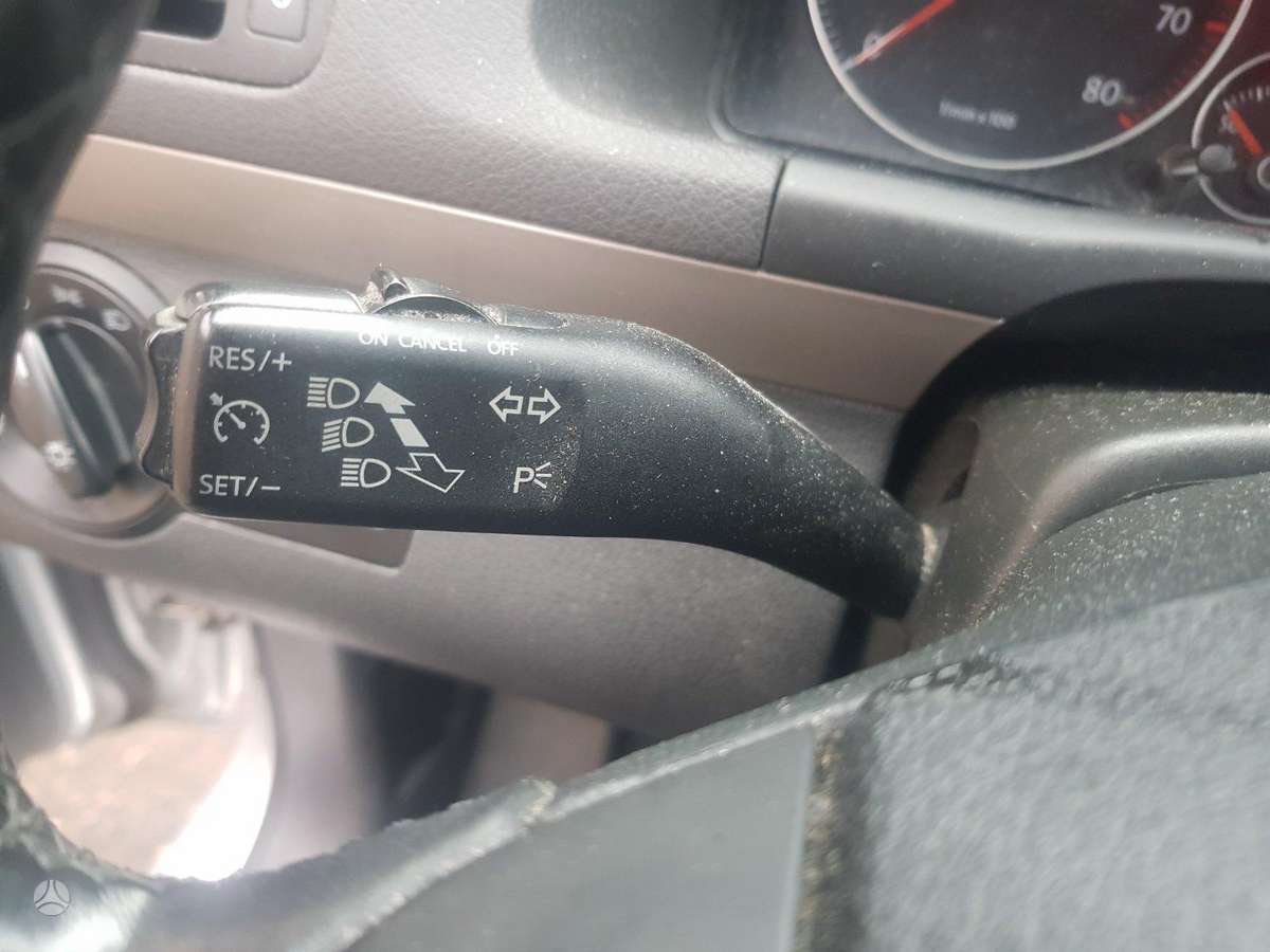 Volkswagen Touran 2010 — photo 11