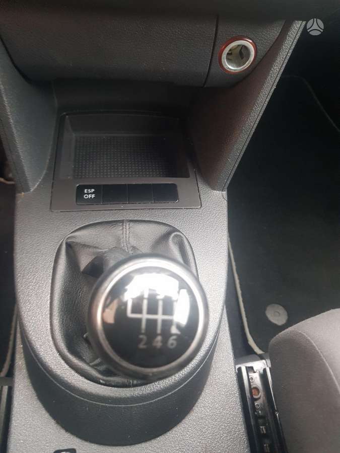 Volkswagen Touran 2010 — photo 12